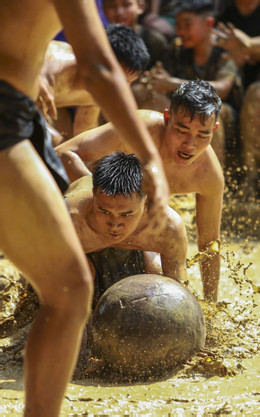 lễ hội vật cầu bùn vân hà_25.JPG