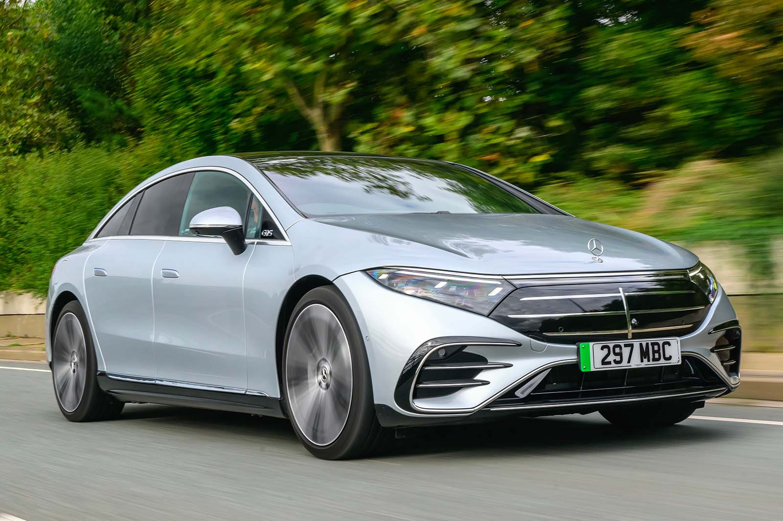 mercedes_eqs_saloon.jpg