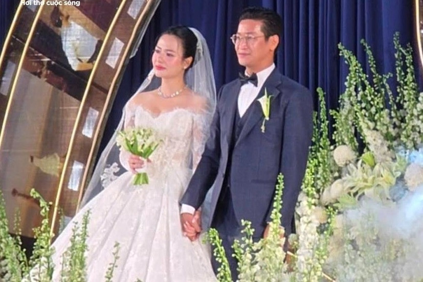  Mỹ nhân phim giờ vàng Việt Hoa rạng rỡ trong lễ cưới ở Hà Nội 