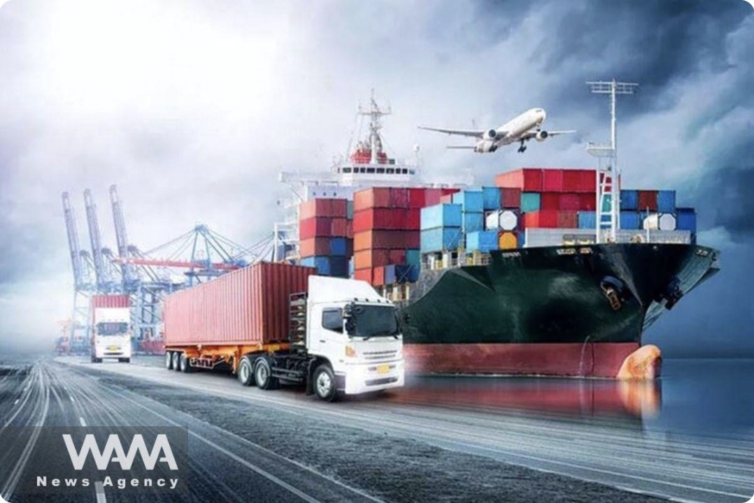 Tàu bè qua eo biển Hormuz. Ảnh: WANA