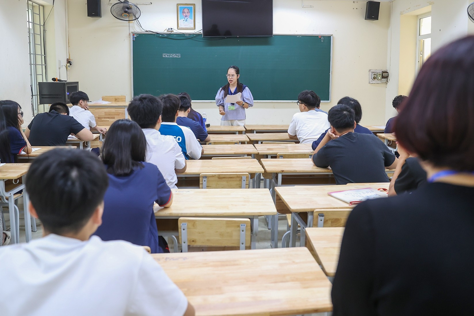Thi lớp 10 Hà Nội: 401 thí sinh bỏ thi môn Ngoại ngữ, 2 em bị đình chỉ ngày đầu