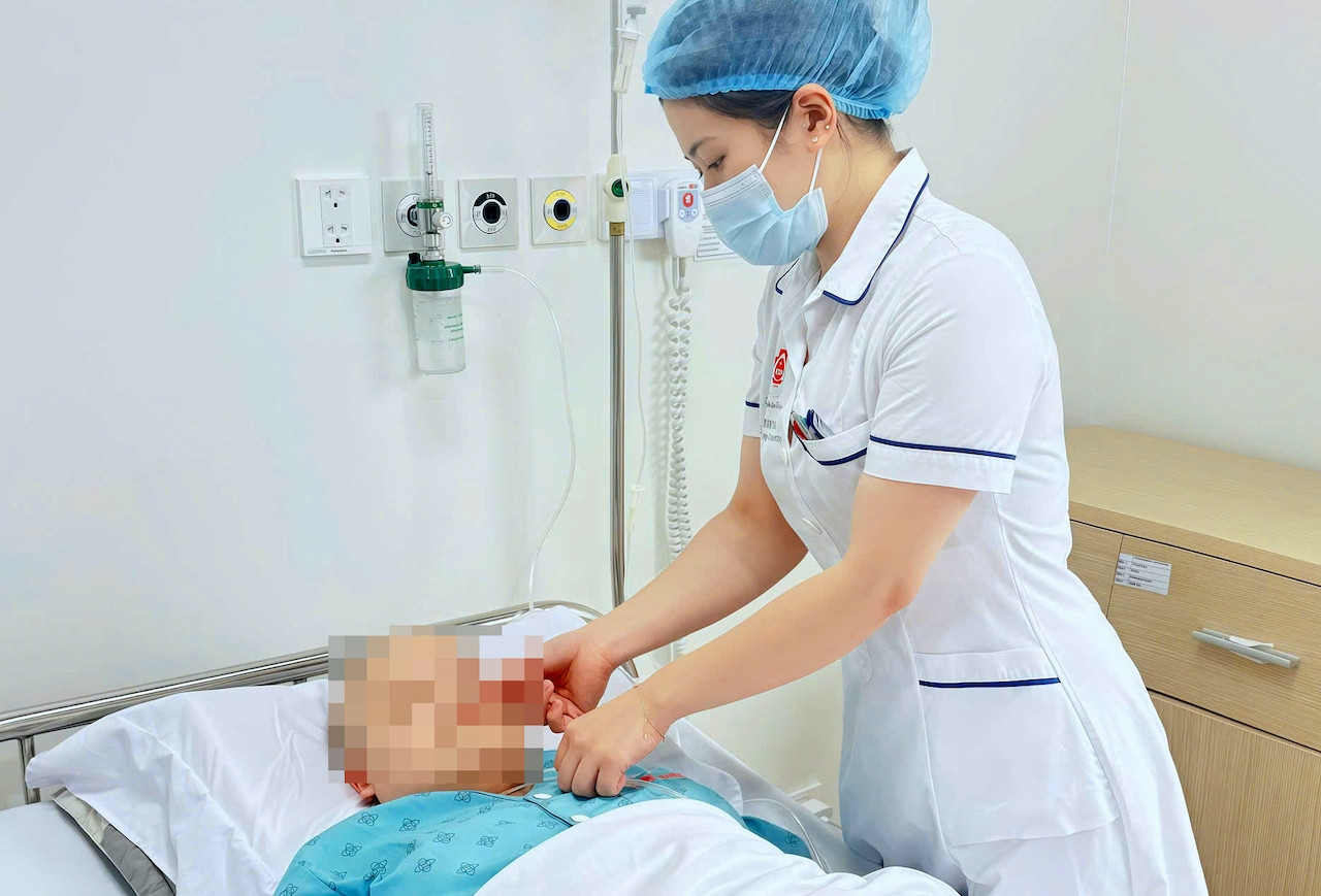 Thức khuya, làm việc xuyên đêm: Nhiều người trẻ ngỡ ngàng dính 'bệnh người già'