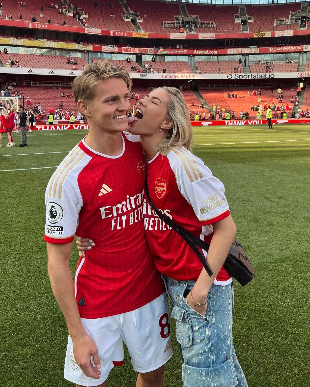 Dàn WAGs cực xinh hâm nóng chung kết Champions League www_thesun_co_uk arsenals martin odegaard posts photo 822138832_013d11 (1).jpg