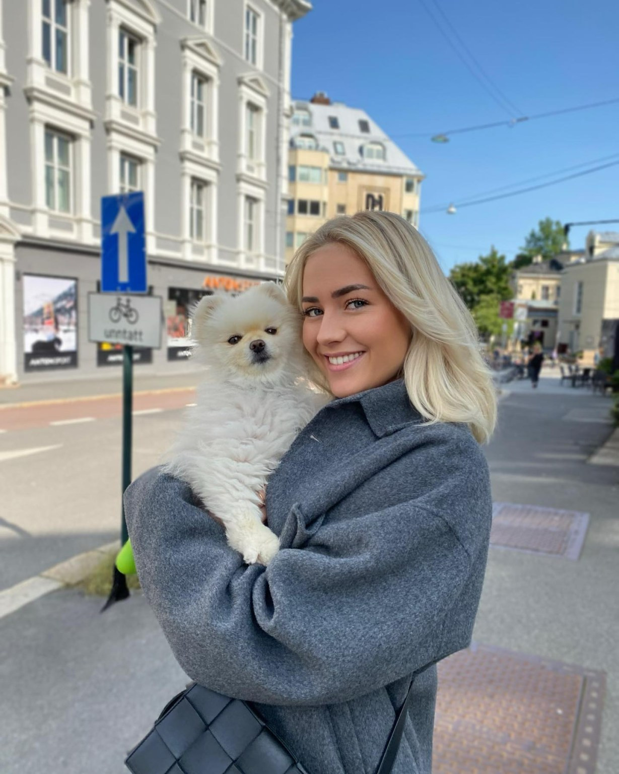 Dàn WAGs cực xinh hâm nóng chung kết Champions League www_thesun_co_uk arsenals martin odegaard posts photo 822138832_013d11.jpg
