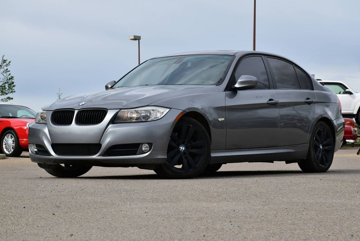 2011 bmw 3 series 323i.jpg