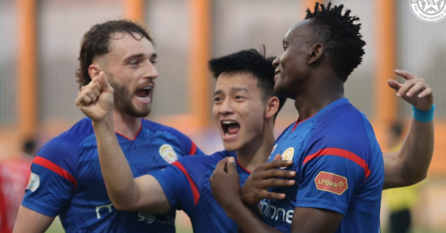 Bộ đôi U23 Việt Nam tỏa sáng, PVF-CAND níu hy vọng trụ hạng