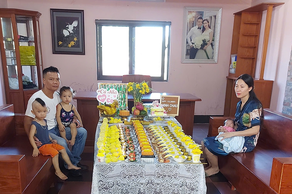 Hiếm muộn nhiều năm, vợ chồng ở Nghệ An biến nhà thành mái ấm của trẻ mồ côi