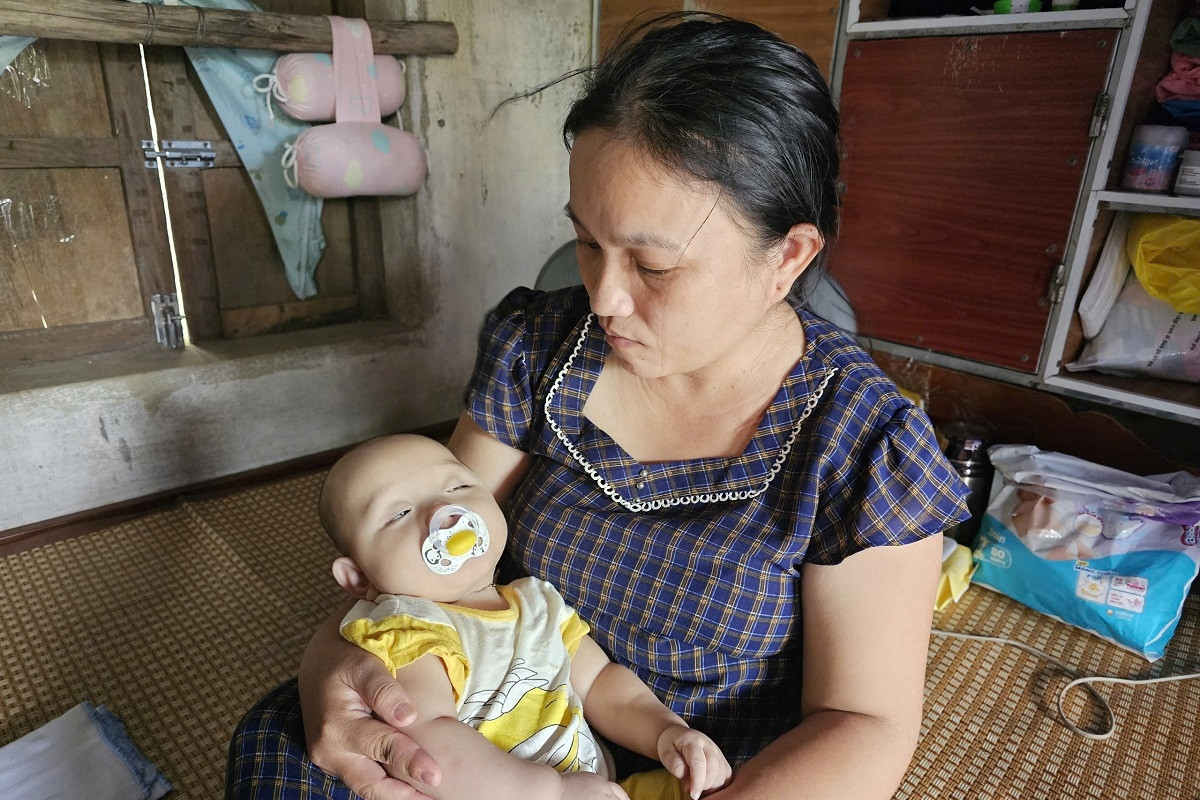 Mắc bệnh hiểm nghèo, bé trai 8 tháng tuổi giành giật sự sống từng ngày