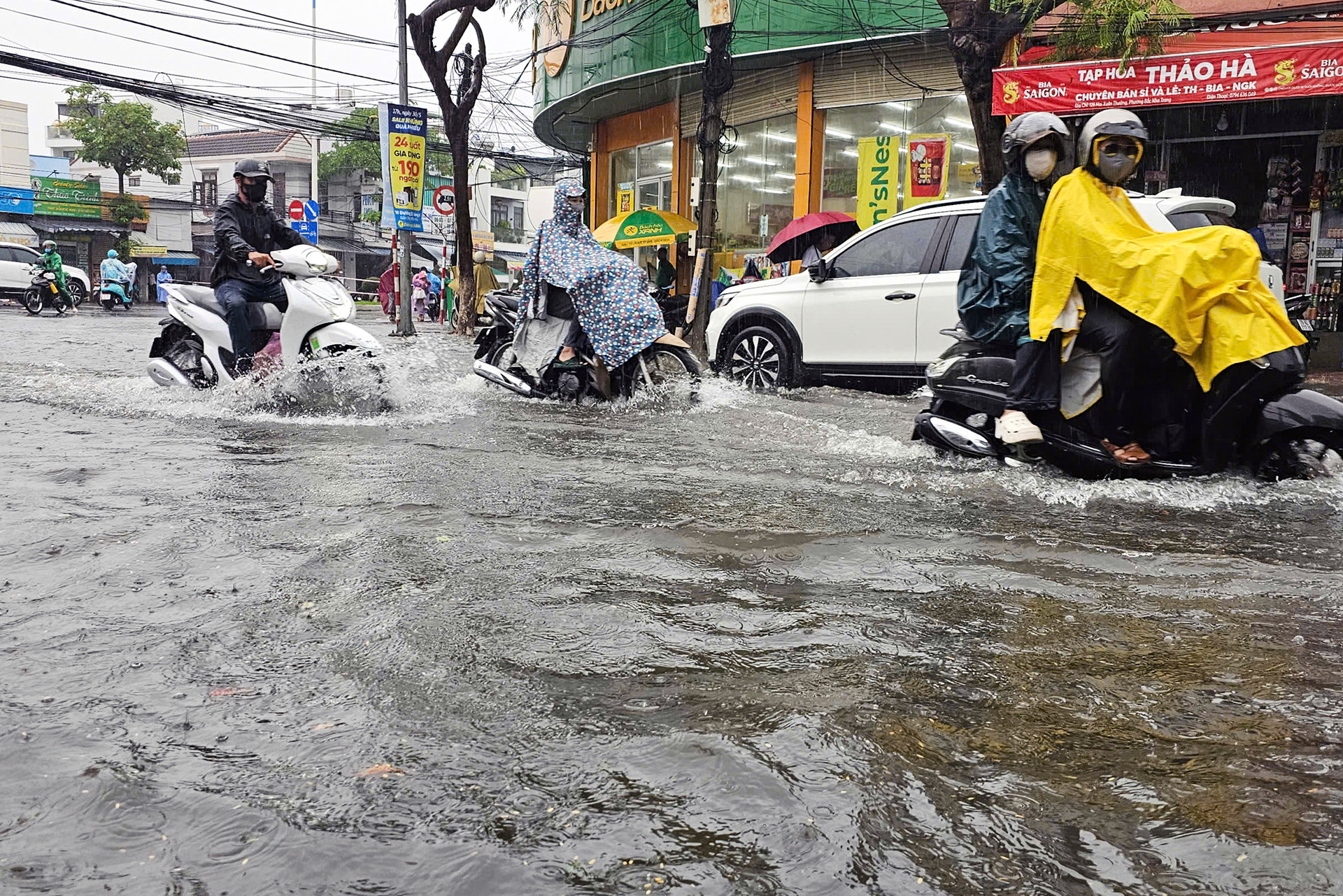 mua ngap Nha Trang 5.jpg