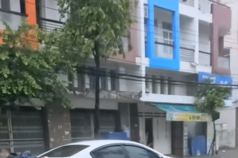 Nhiều tuyến đường ở Nha Trang ngập sâu sau mưa lớn