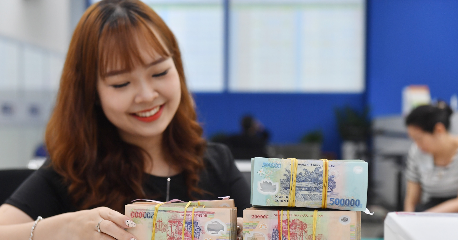 Sự thật việc nợ thuế 15.000 đồng bị tạm hoãn xuất cảnh; dùng vàng giao dịch nhà đất