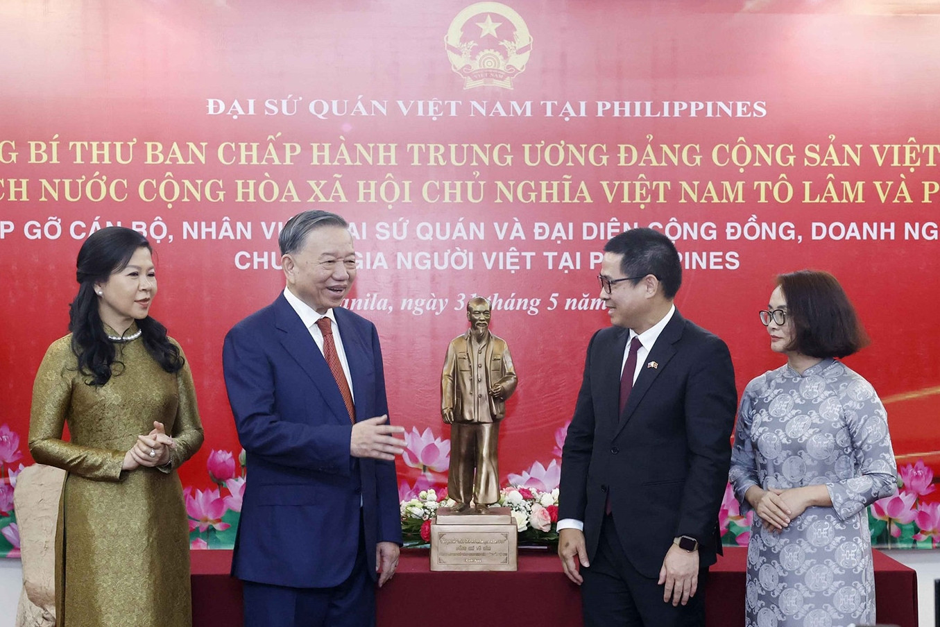 Tổng Bí thư, Chủ tịch nước gặp gỡ đại diện cộng đồng người Việt tại Philippines