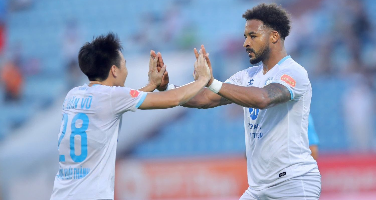 Vòng 25 V-League: Xuân Son ghi 3 bàn cho Nam Định, Đà Nẵng vẫn căng