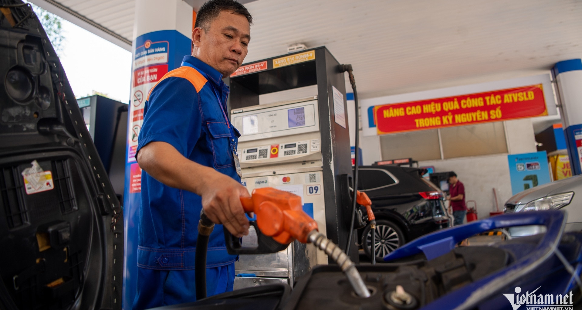 Từ hôm nay, xăng E10 bán đại trà trên toàn quốc, dừng lưu hành xăng RON95, RON97