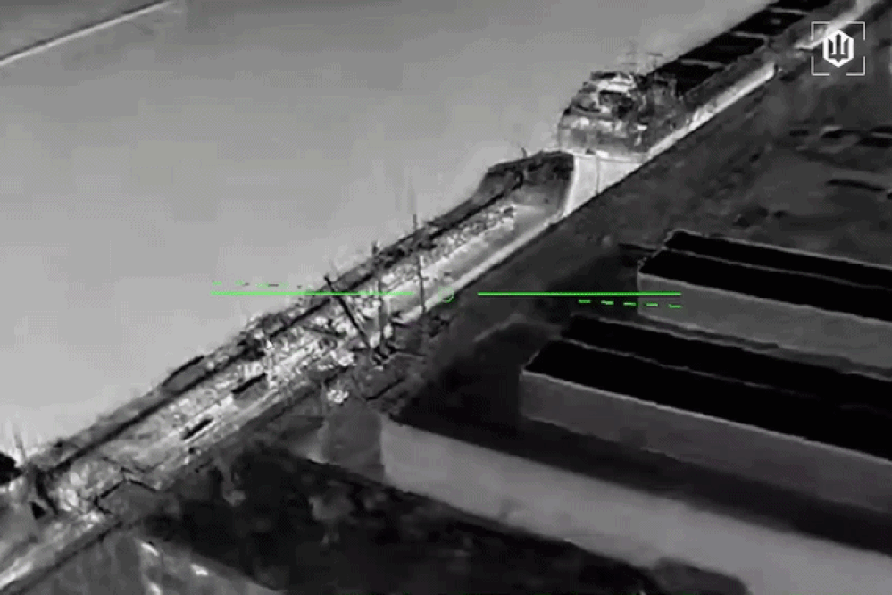UAV Ukraine tập kích tàu của ‘hạm đội bóng tối’ và kho dầu Nga