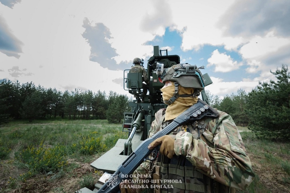 Ukraine bác bỏ thất thế ở Sumy, nhận thêm bệ phóng IRIS-T từ Đức