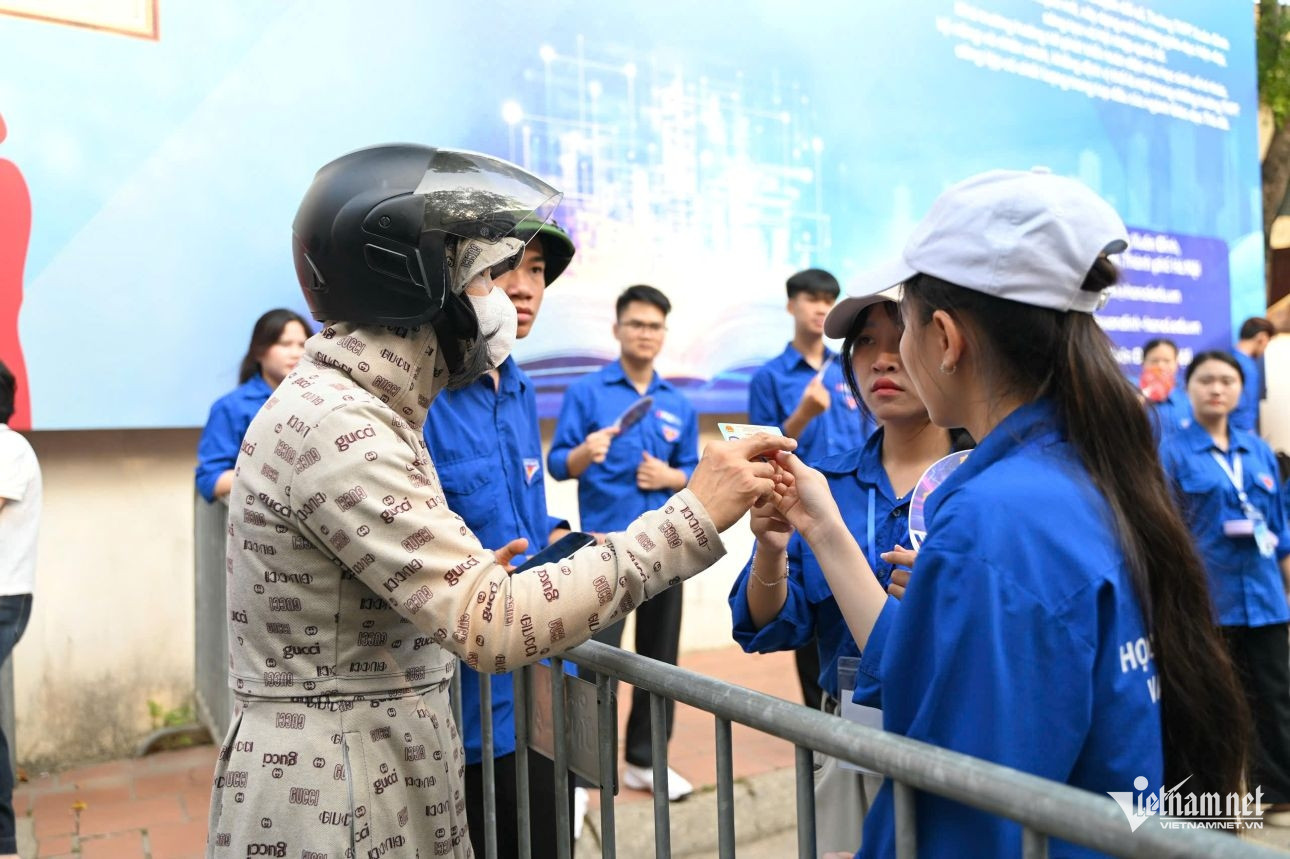 W-Huy thi vao 102.jpg