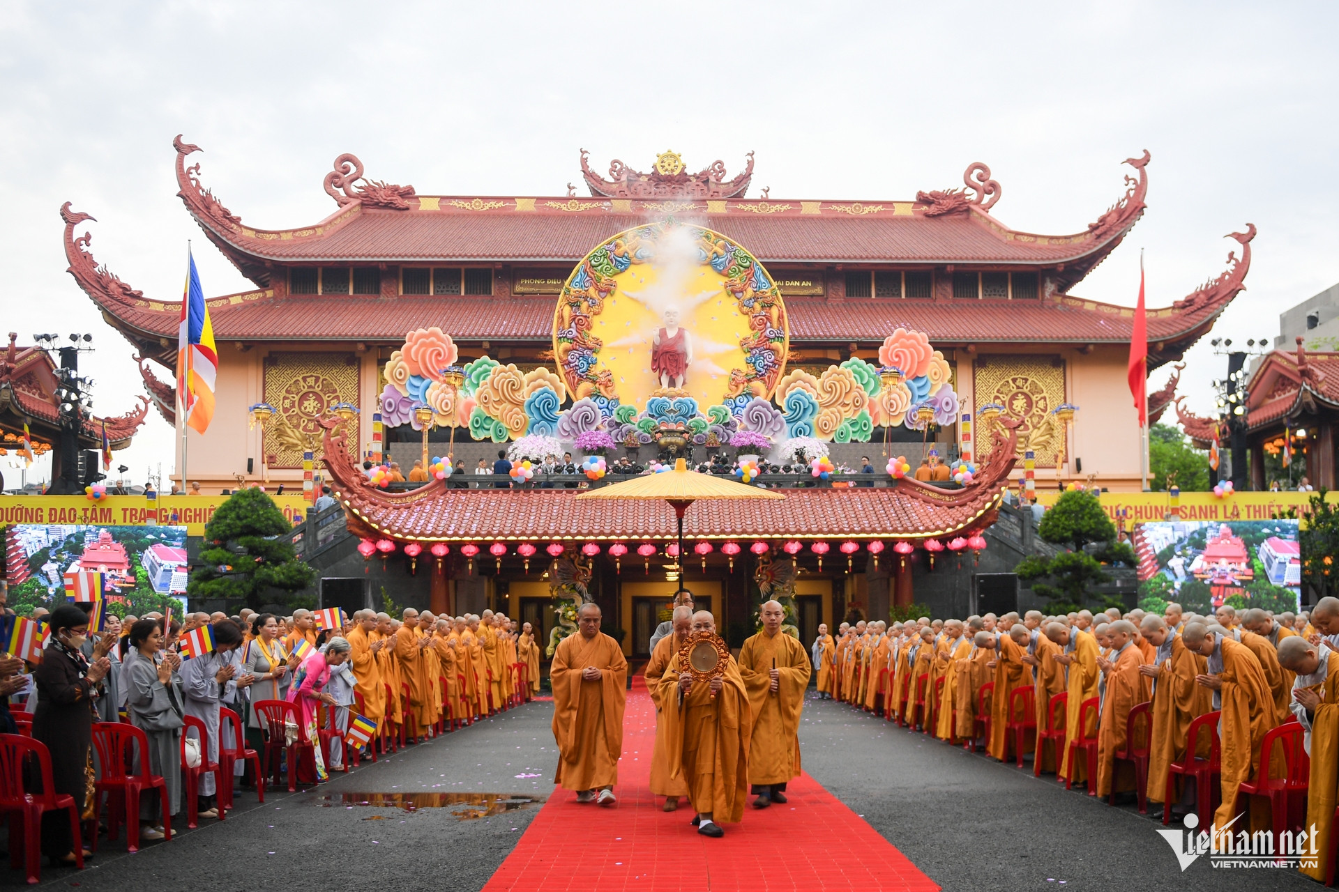 W-phật đản TPHCM   Nguyễn Huế 19.jpg