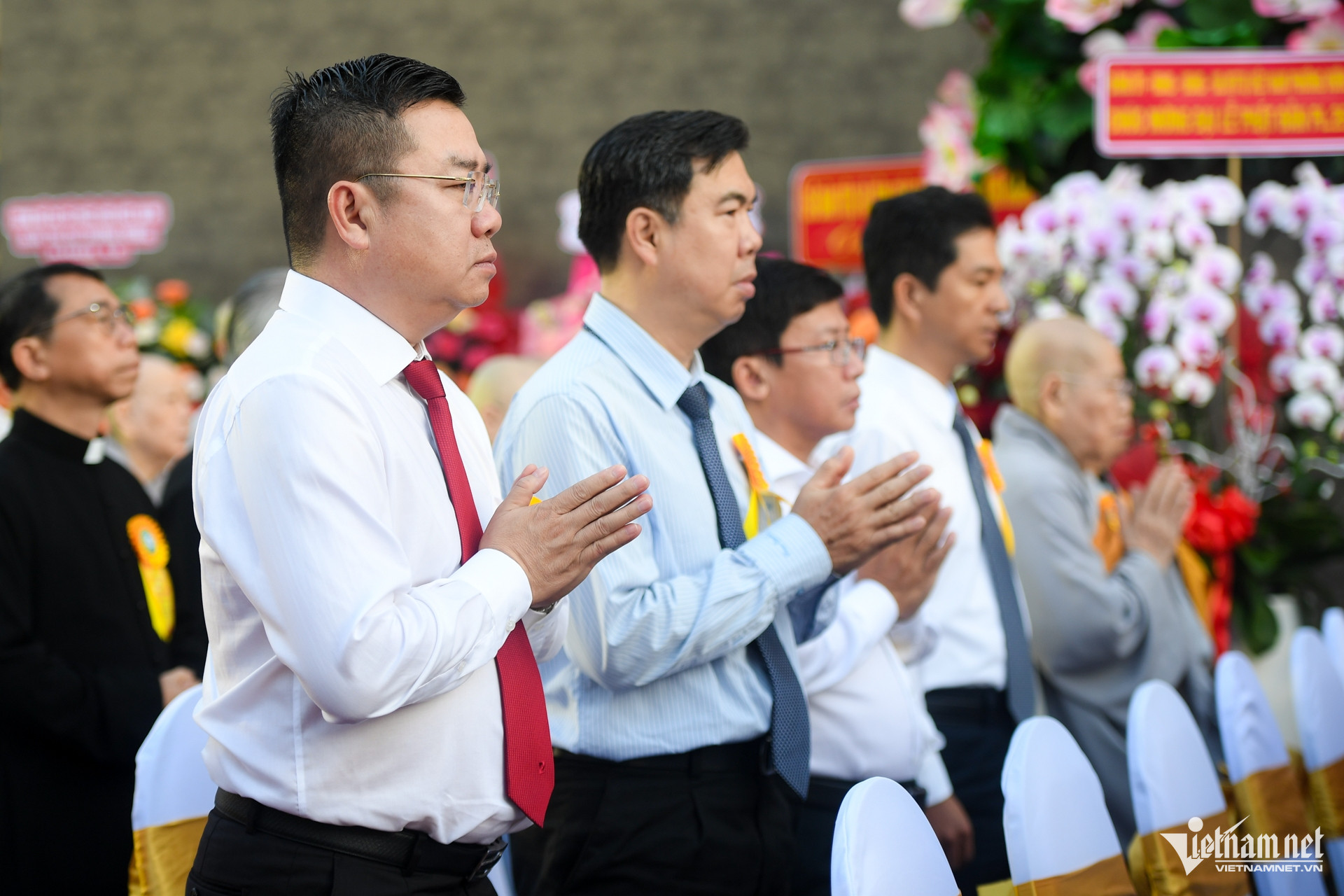 https://static-images.vnncdn.net/vps_images_publish/000001/000003/2026/5/31/w-phat-dan-tphcm-nguyen-hue-3-916.jpg