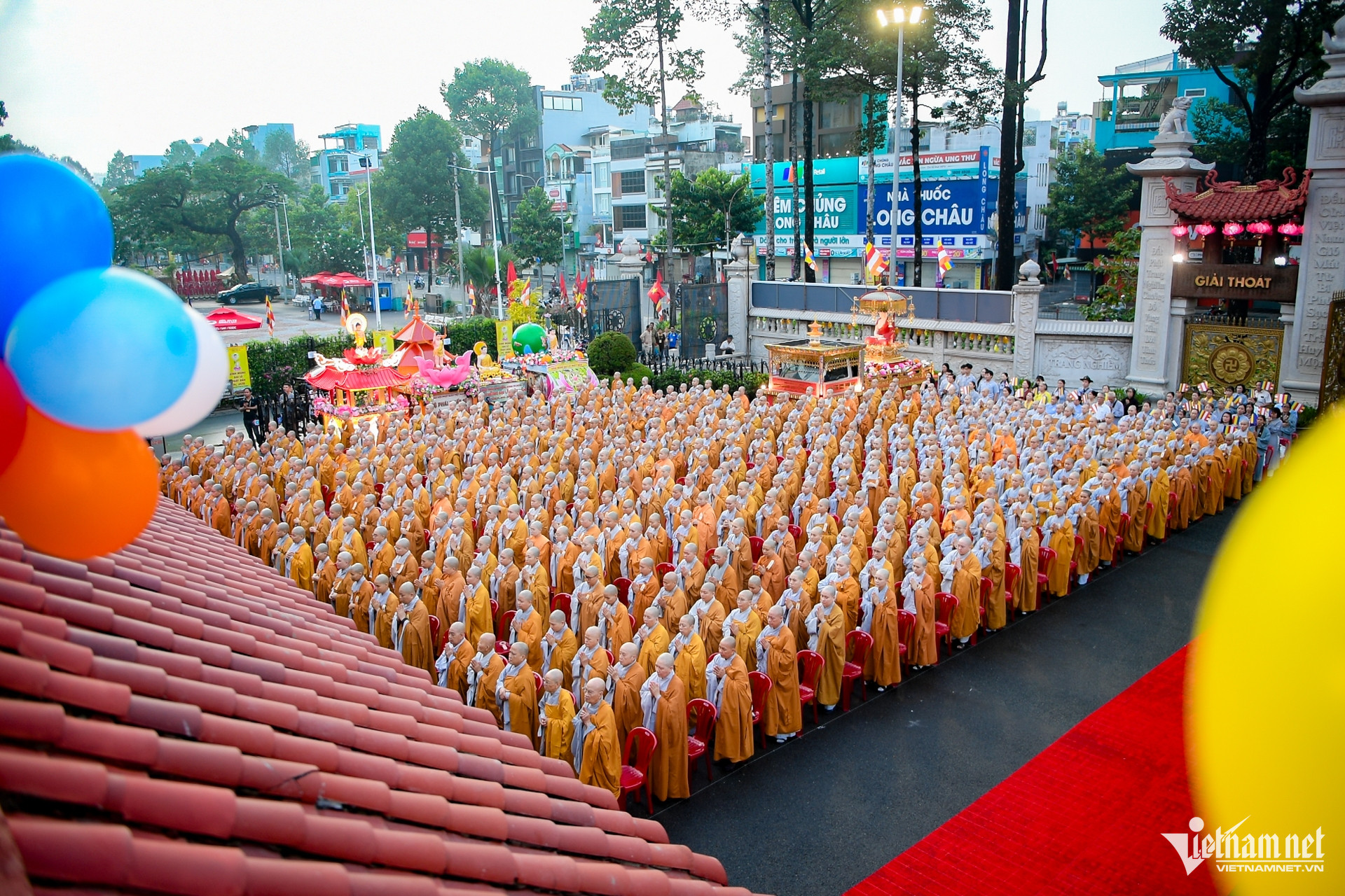 https://static-images.vnncdn.net/vps_images_publish/000001/000003/2026/5/31/w-phat-dan-tphcm-nguyen-hue-7-912.jpg
