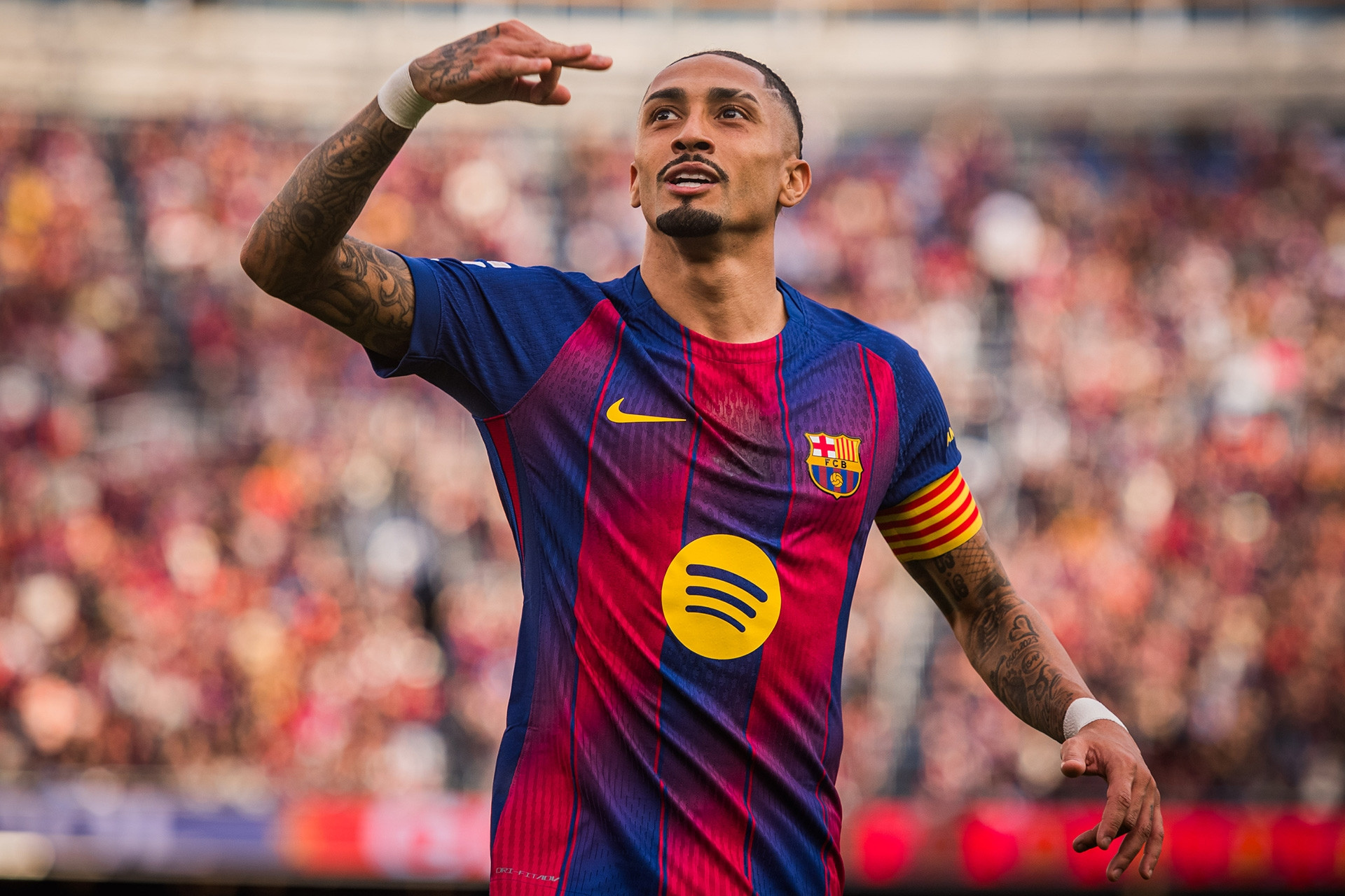 Tin tức về chuyển nhượng 4/5: MU mơ Raphinha, Liverpool ký Williams