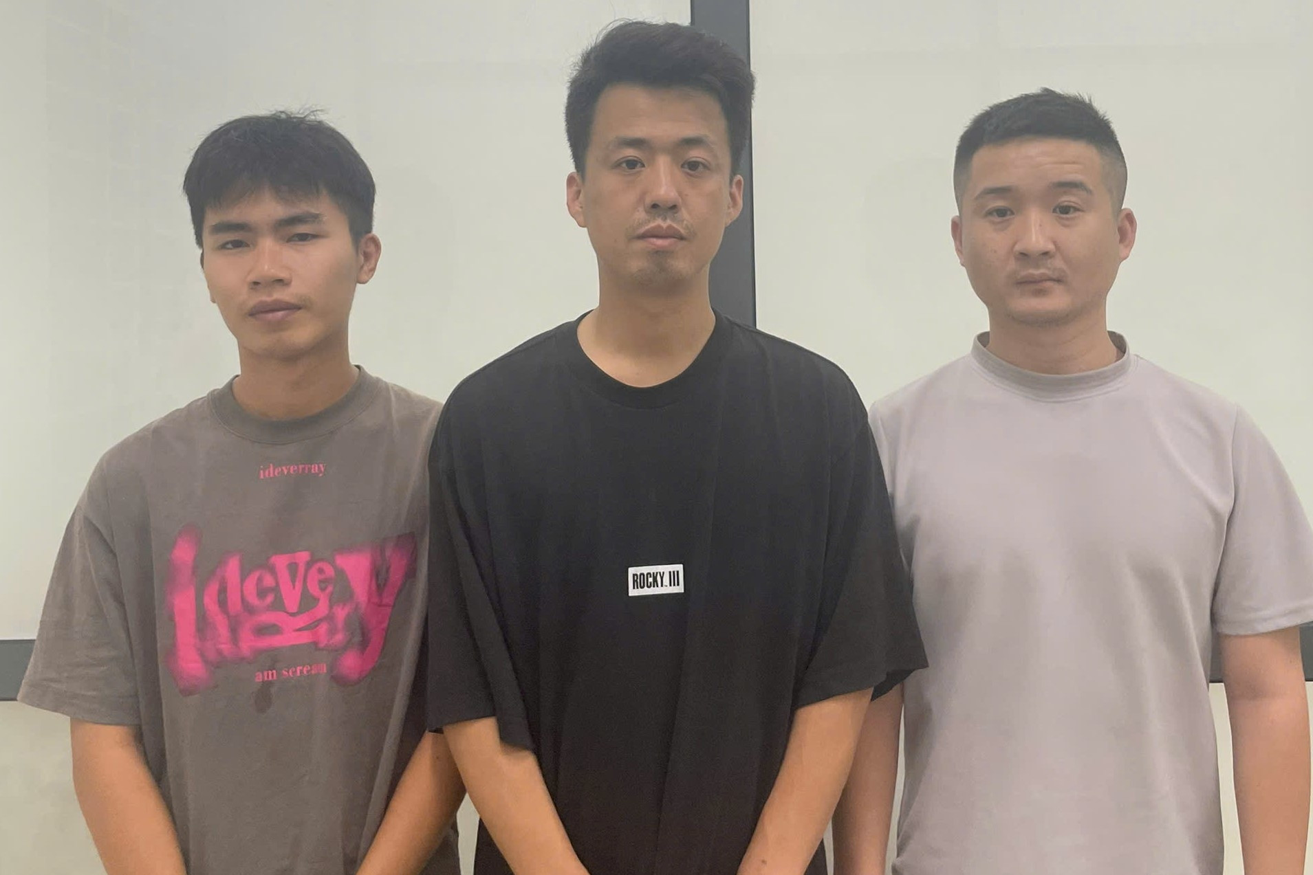 Bắt giữ nhóm đối tượng người nước ngoài bày mưu cướp tài sản của đồng hương