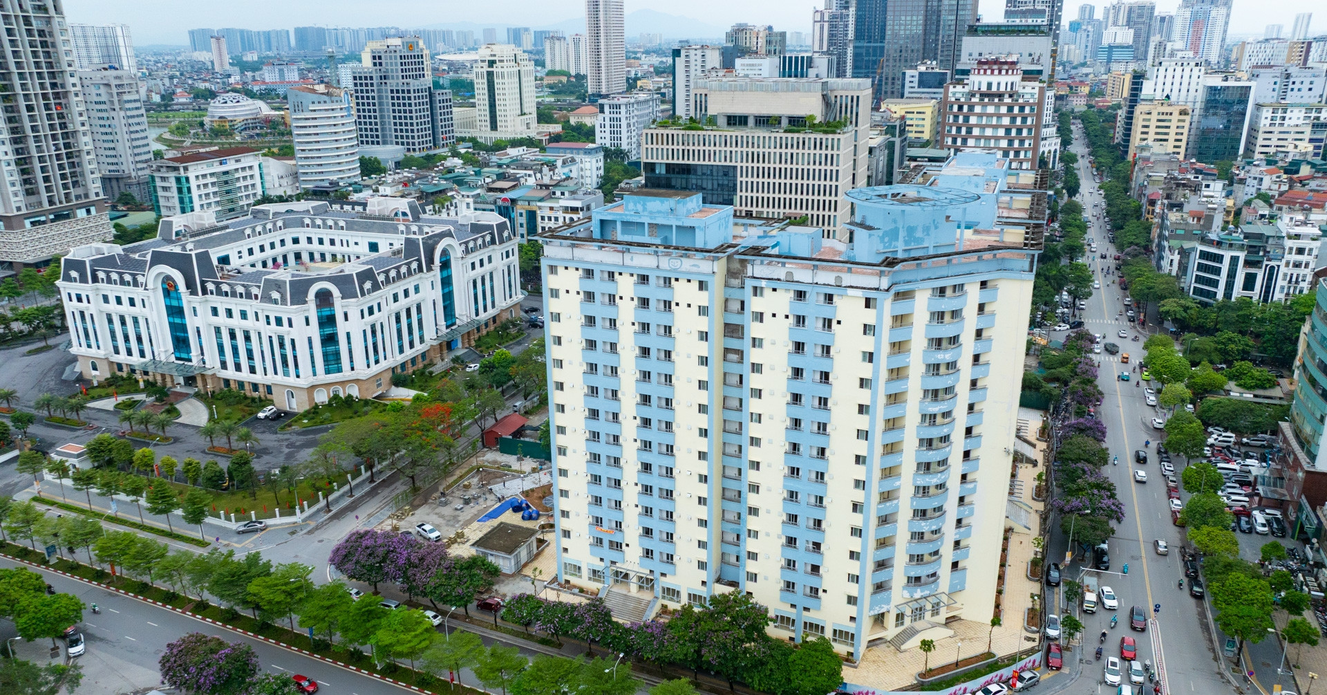 Cận cảnh chung cư bỏ hoang ở Cầu Giấy hồi sinh, sắp bàn giao nhà tái định cư ở Hà Nội