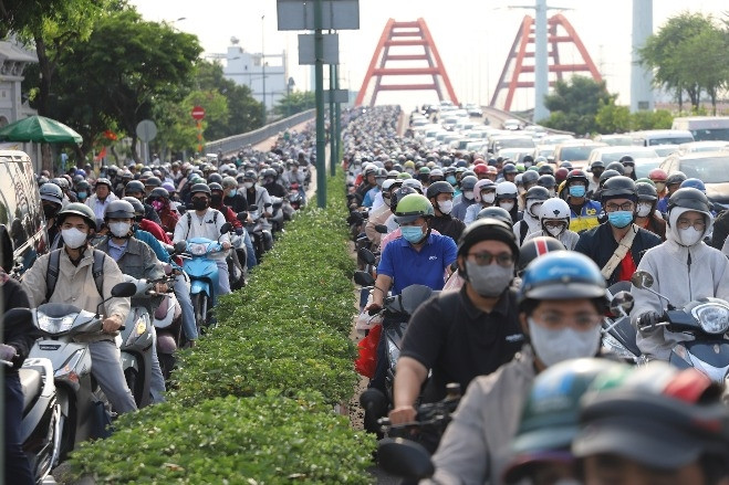 Cửa ngõ TPHCM ken cứng ô tô, xe máy ngày đầu đi làm sau kỳ nghỉ lễ