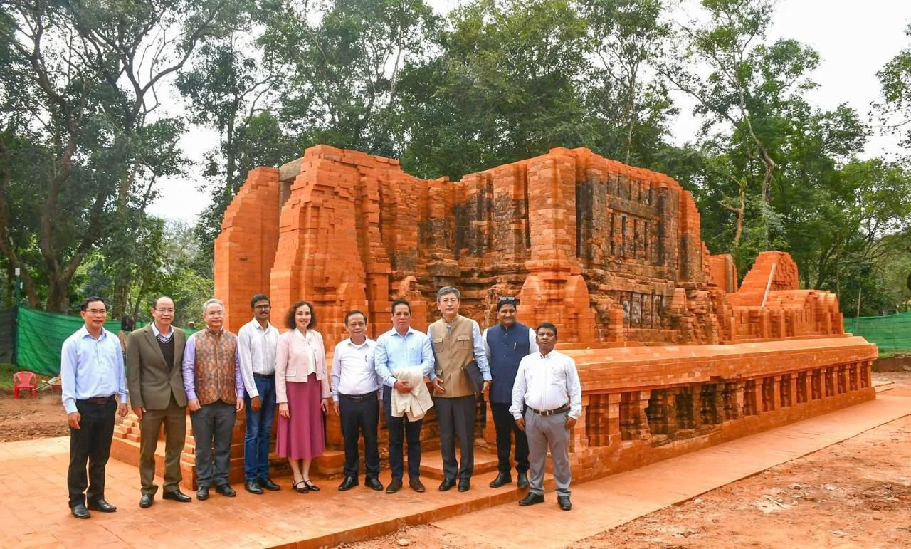 Đại sứ đã đến thăm Di sản Thế giới UNESCO tại My Son.
