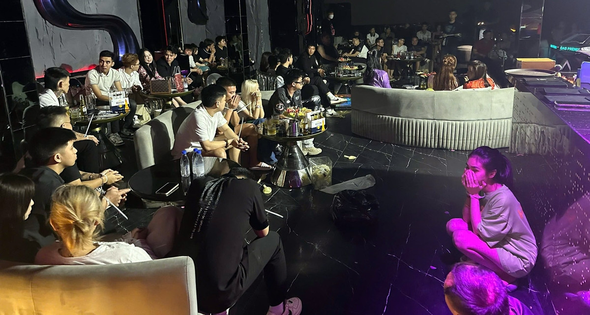 Đột kích ổ nhóm bán hàng cấm ở Hà Nội, hé lộ thủ đoạn tinh vi