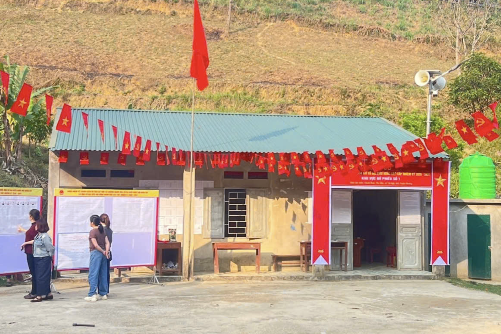 Giảm nghèo thông tin từ cơ sở: Đưa chuyển đổi số đến người dân vùng cao