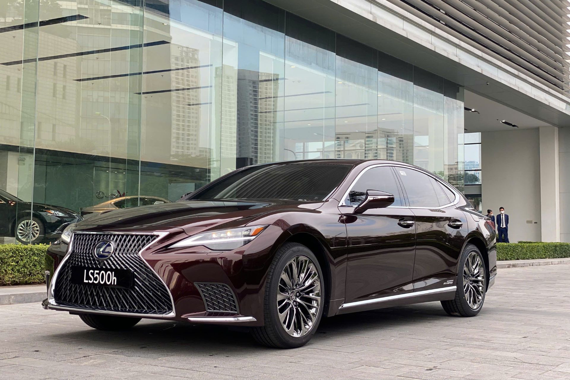 Lexus LS.jpg