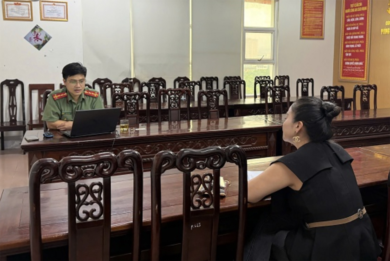 mời làm việc nữ mô giới.jpg