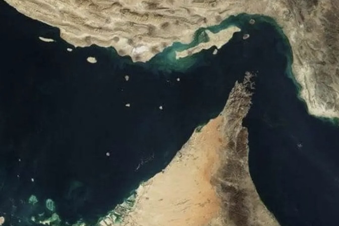 Mỹ hộ tống tàu thuyền đi qua eo biển Hormuz