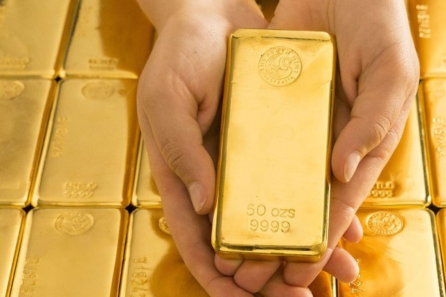 Giá vàng thế giới ‘sập mạnh’, lùi về sát 4.500 USD/ounce