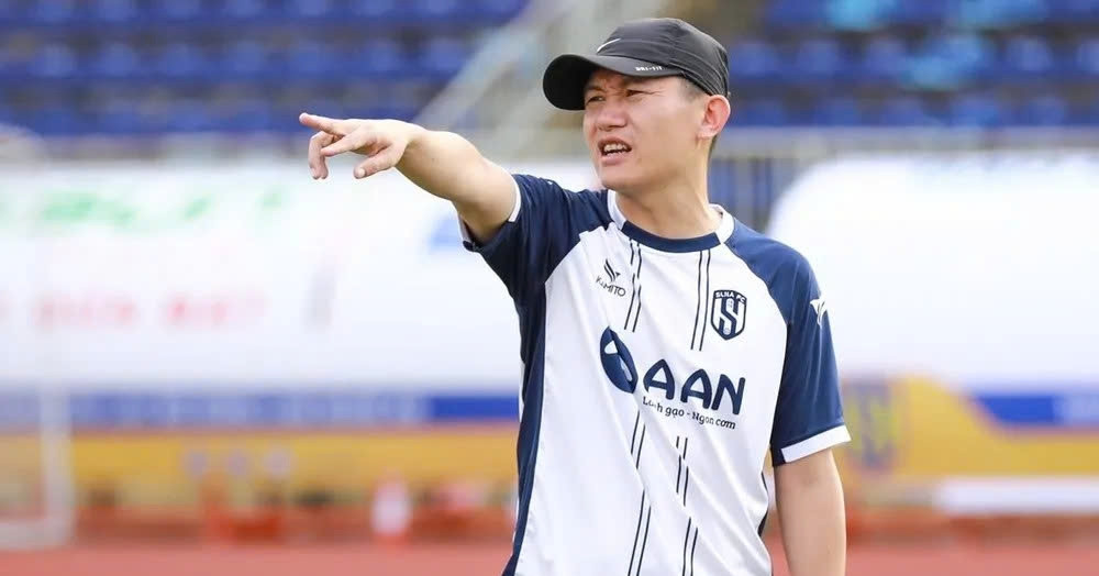 Trợ lý HLV Kim Sang Sik ngồi &amp;apos;ghế nóng&amp;apos; CLB Hà Tĩnh