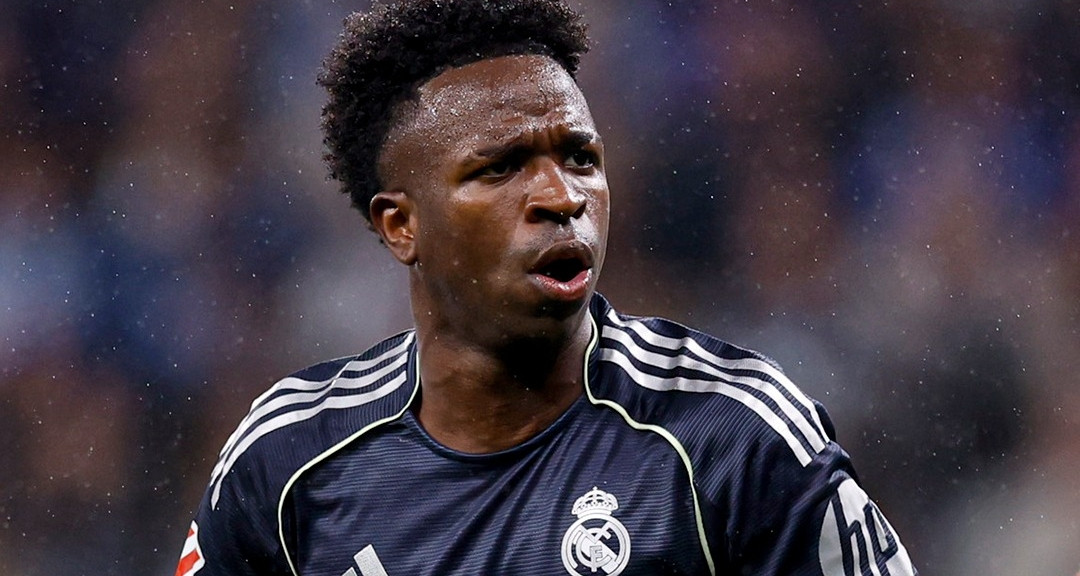 Vinicius &amp;apos;nhảy samba&amp;apos;, Real Madrid khiến Barca chưa thể vô địch