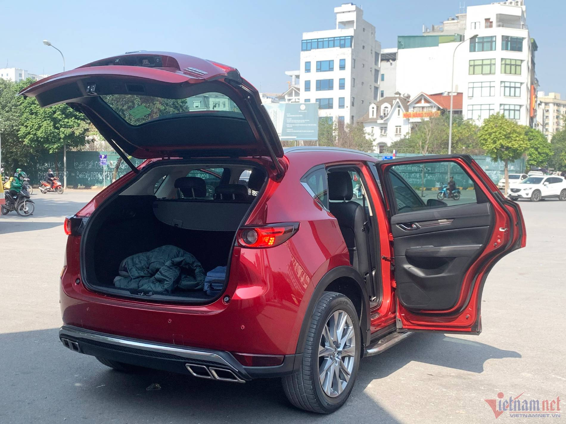 w mazda cx mo cua xe.jpg