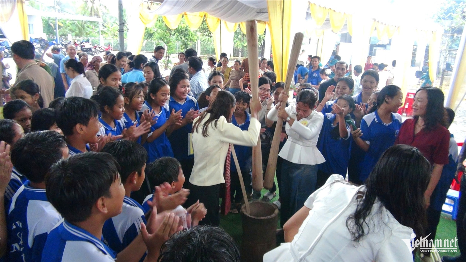 W-Nữ Anh hùng dân tộc Khmer Neáng Nghés.jpg