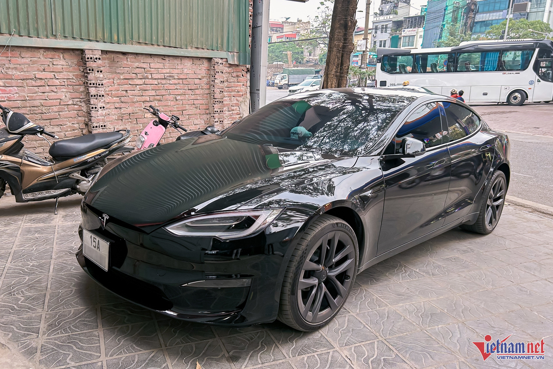 w tesla model s 1jpg 62614.jpg
