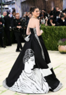 Anne Hathaway .jpg