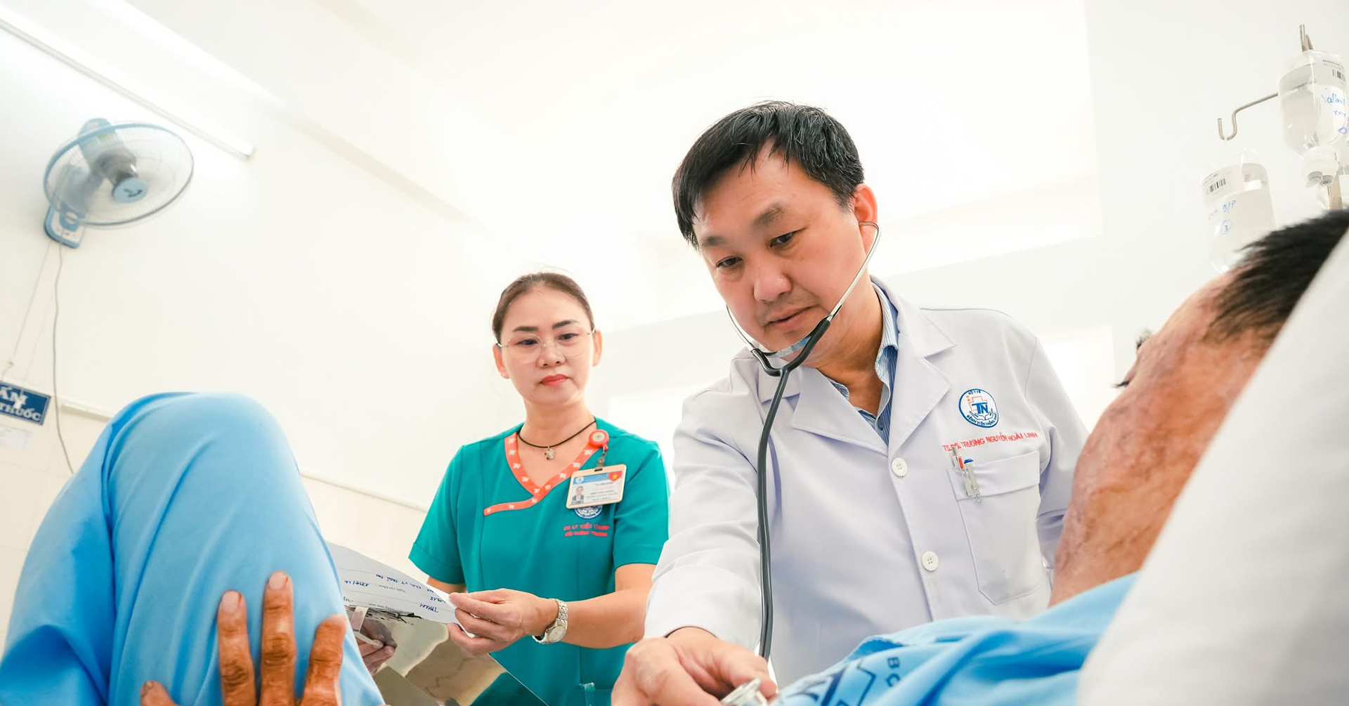 Bật báo động đỏ cứu người đàn ông bị đồng nghiệp đâm xuyên tim