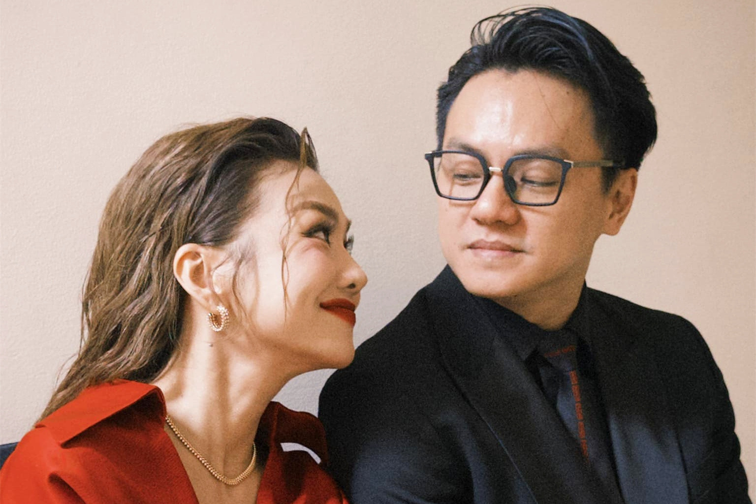 Bật mí về nhạc trưởng chơi mô-tô, mê đi phượt và vợ là siêu mẫu số 1 showbiz Việt