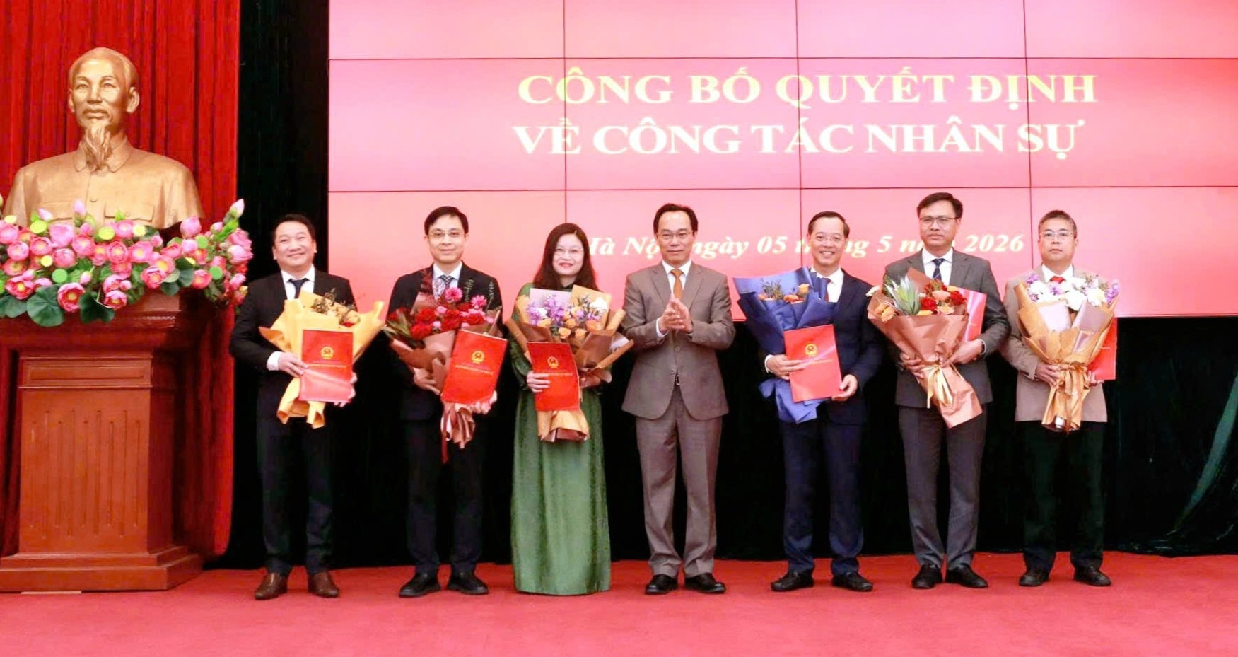 Bộ trưởng GD-ĐT điều động, bổ nhiệm lãnh đạo nhiều đơn vị