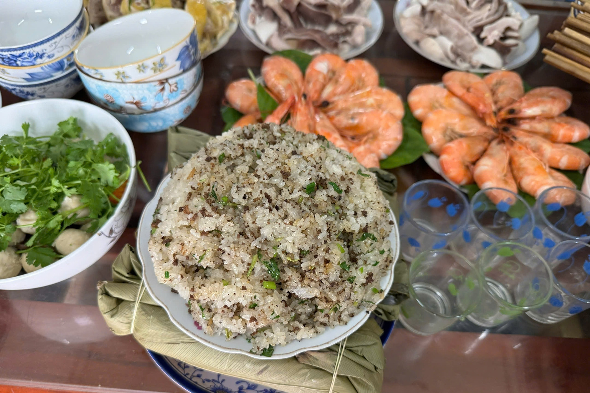 Chồng thuê trọ dù được cho nhà đất, vợ sốc khi biết lý do sau lần về đám giỗ