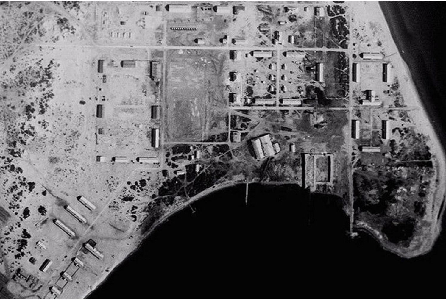 đảo Aral- U.S. military satellite image, late 1960s