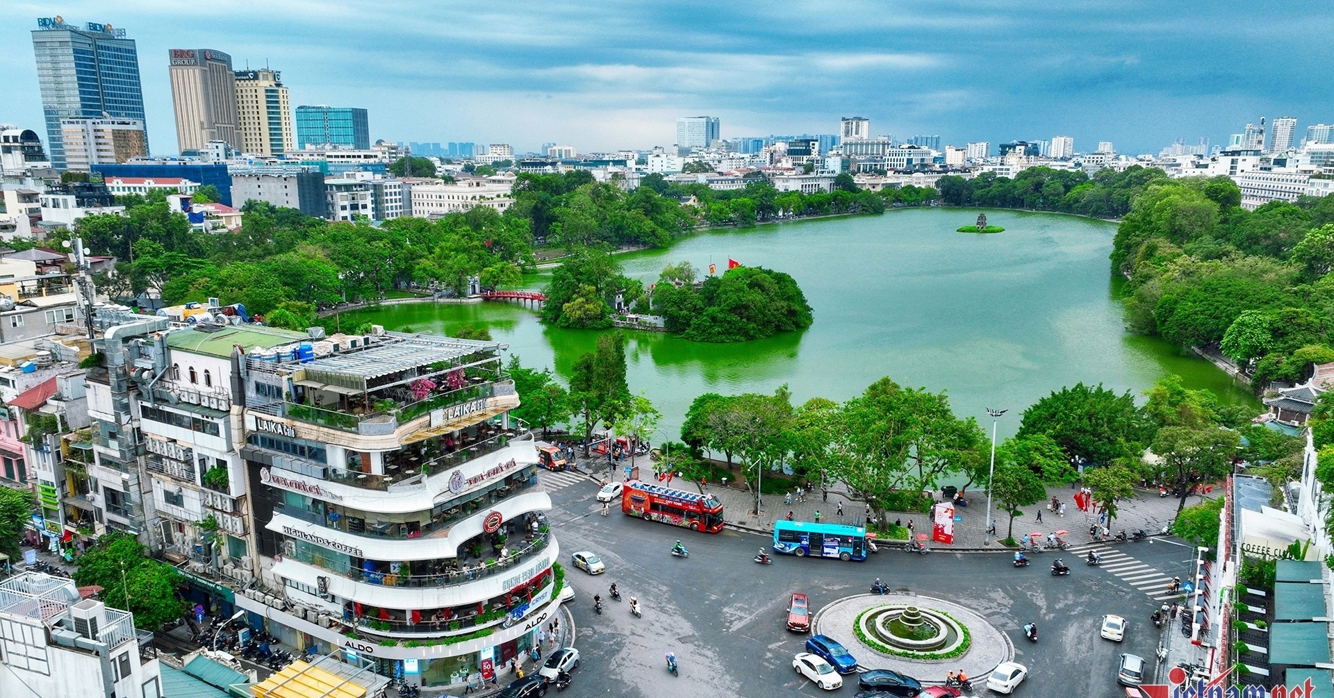 Hà Nội dựng “xương sống” vùng phát thải thấp: Không chỉ trạm sạc, bến bãi đỗ xe
