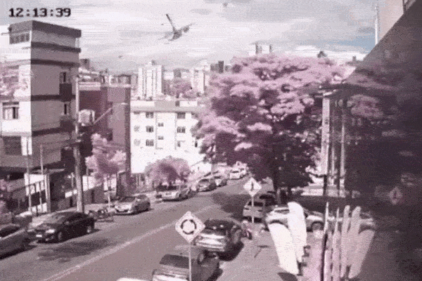 Hai người sống sót thần kỳ khi máy bay lao thẳng vào chung cư ở Brazil