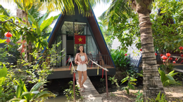 https://static-images.vnncdn.net/vps_images_publish/000001/000003/2026/5/5/khach-tay-du-lich-vinh-long-3-1615.png
