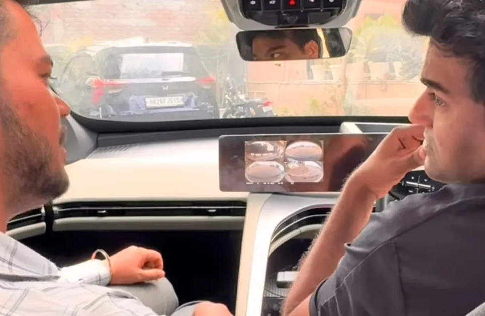 Khách tố đại lý bán ô tô từng tai nạn, camera trên xe ghi lại toàn bộ vụ va chạm